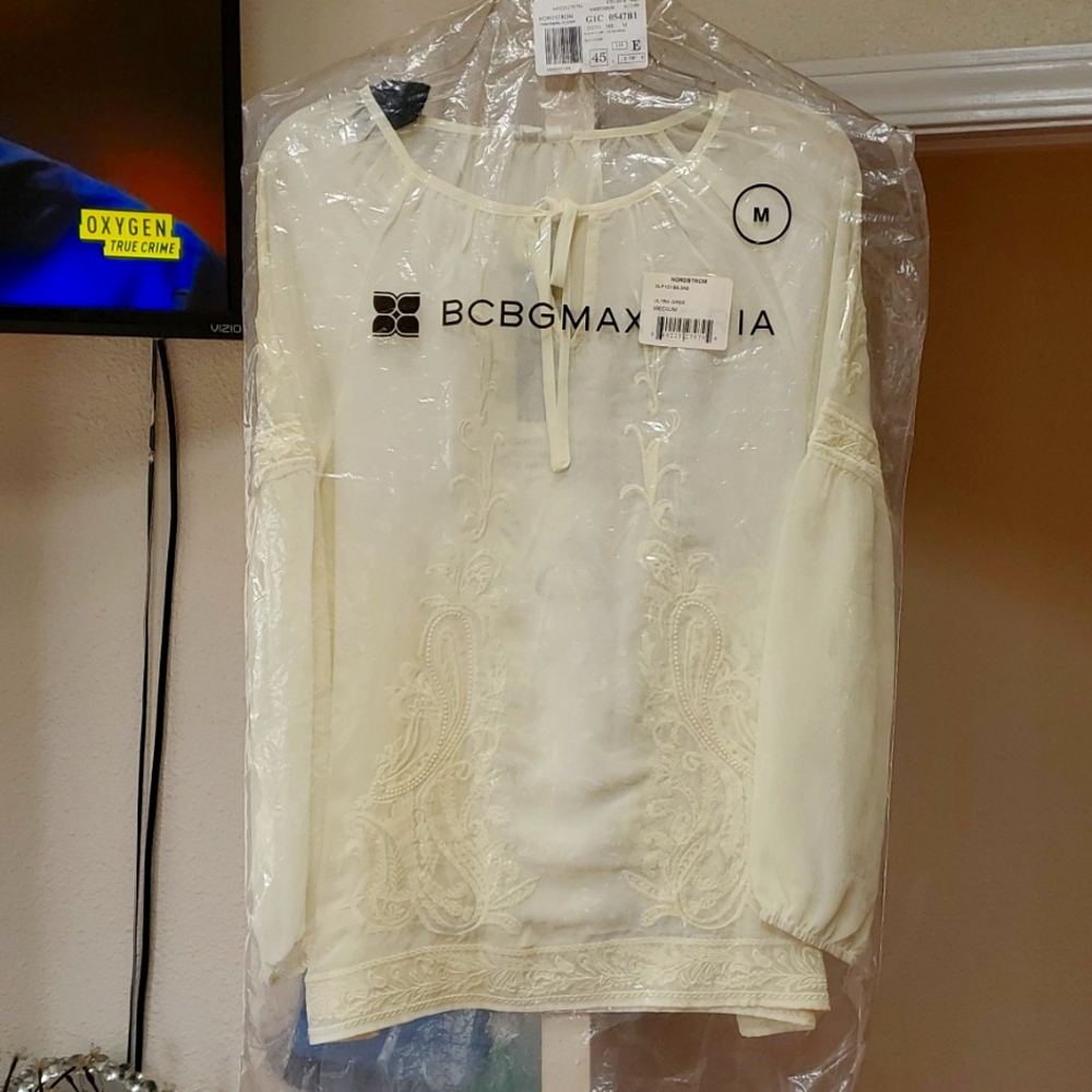 Blouse,  vanilla color. Size medium new.
